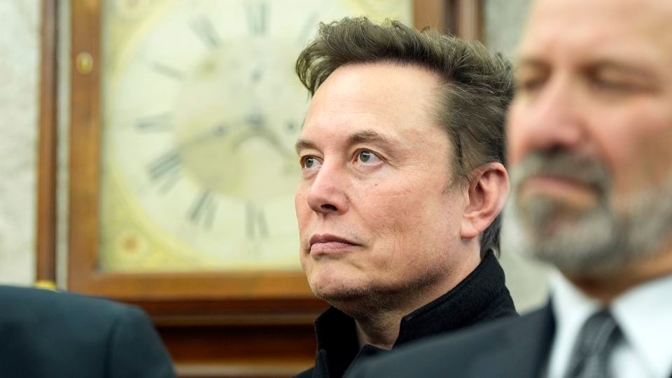 Elon Musk says upgrade of FAA's air traffic control system is failing and SpaceX needs to take over Verizon's contract
