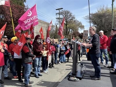 Striking Transdev transit workers to rally in front of B.C. legislature