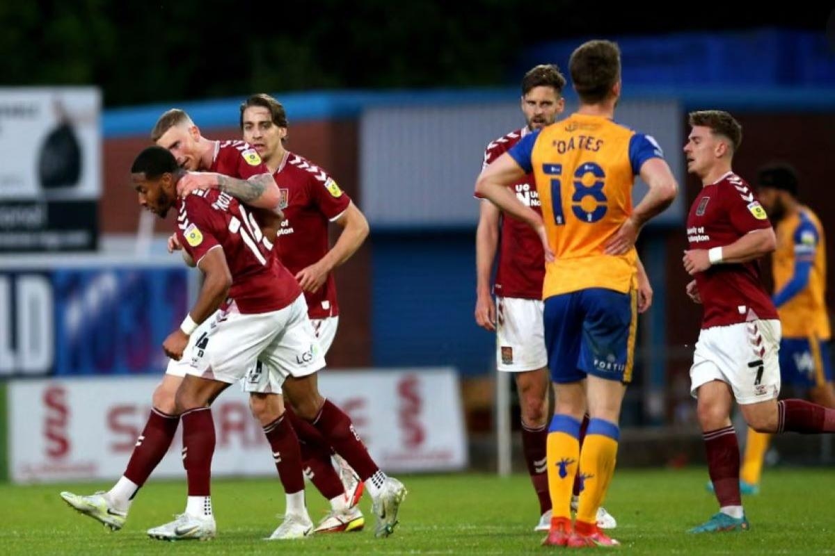 Colchester United linked with swoop for former League One defender
