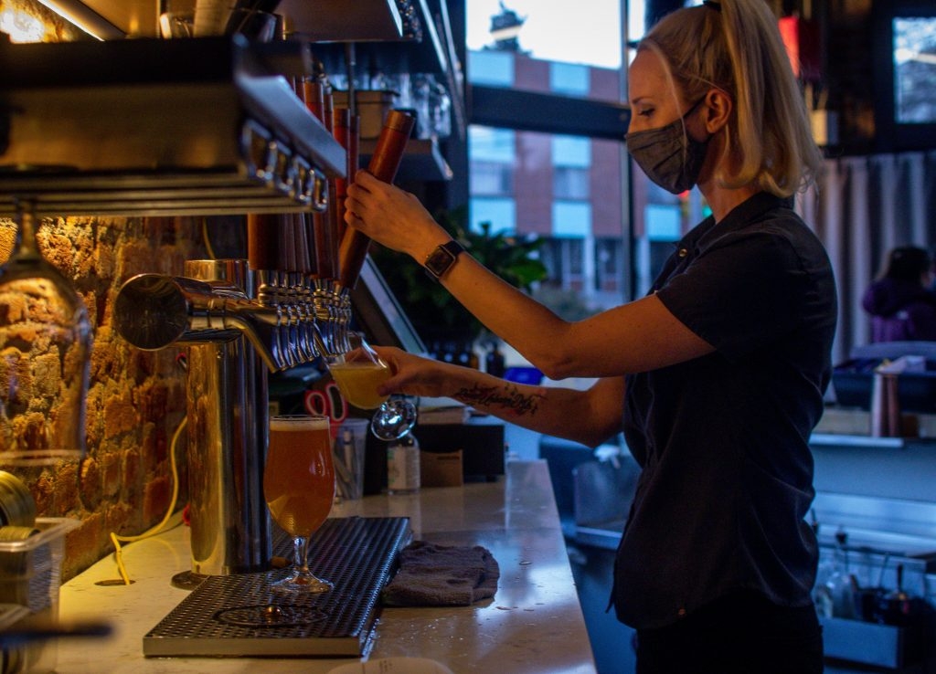Colorado lawmakers advance bill to cut tipped minimum wage in Denver, Boulder