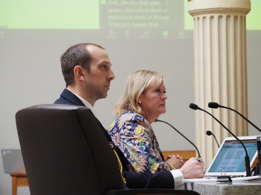 House committee amends, then passes bill to limit semiautomatic weapon sales