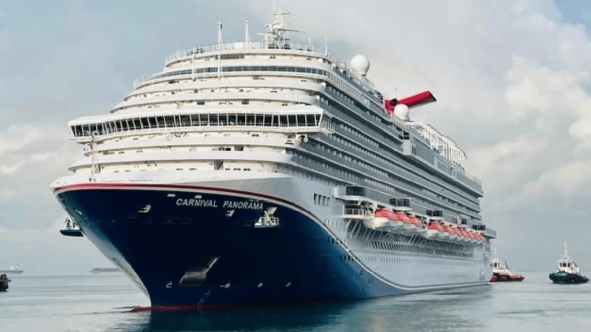 Carnival Cruise Line ship pivots to avoid Hurricane Barbara