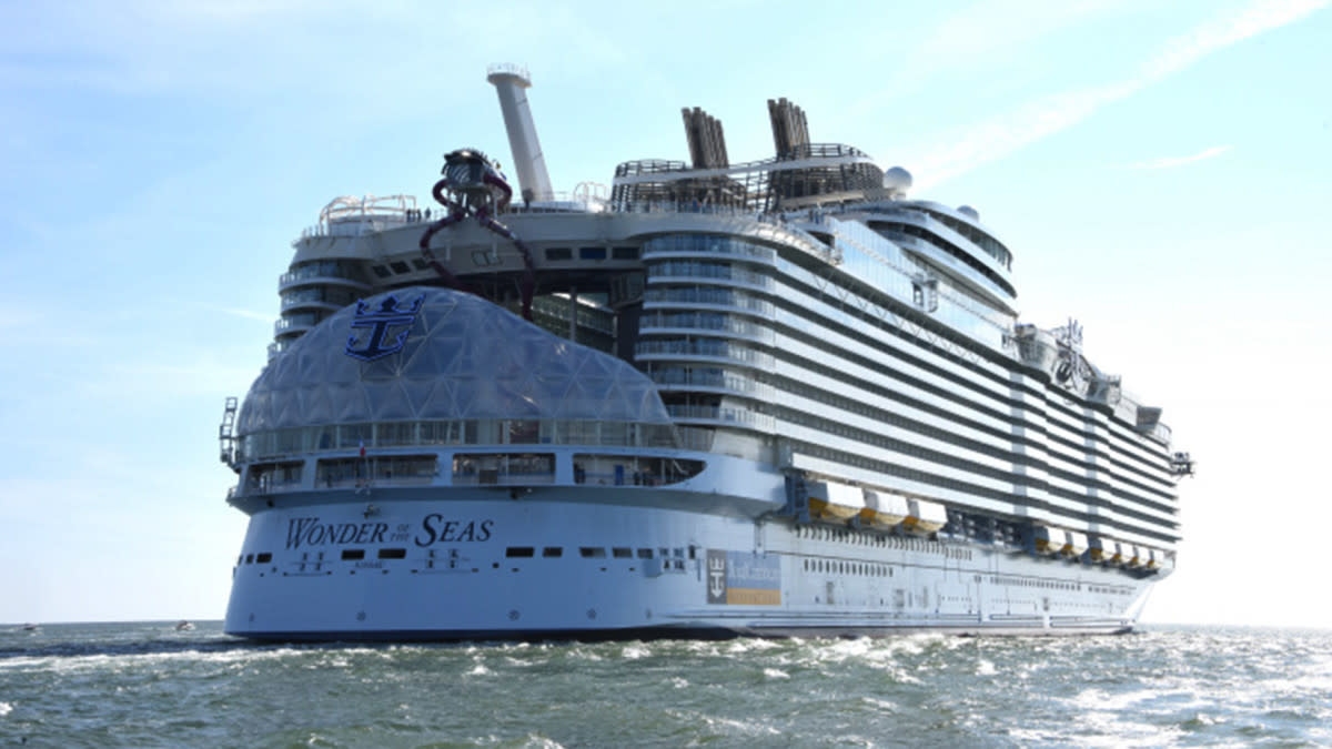 Video: Royal Caribbean ship needs assist from Wonder of the Seas