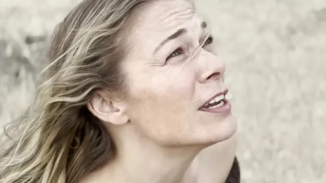 LeAnn Rimes' Teeth Fall Out Incident Mid-Concert Explained