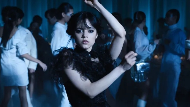 Jenna Ortega & Robert De Niro Are Pool Hustlers in New David O. Russell Movie