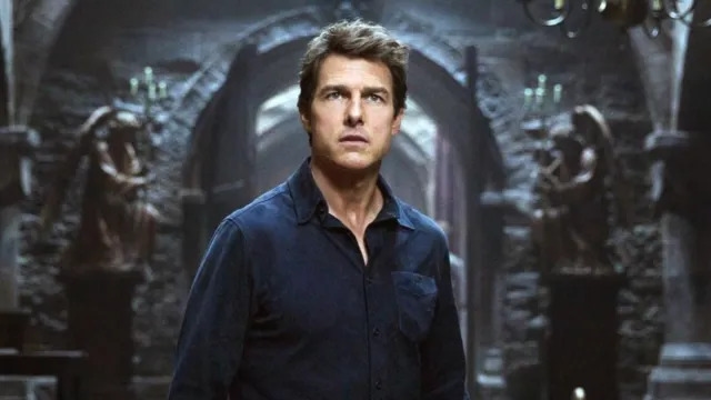 Tom Cruise & Ana de Armas Spotted Holding Hands, Seemingly Confirming Dating Status