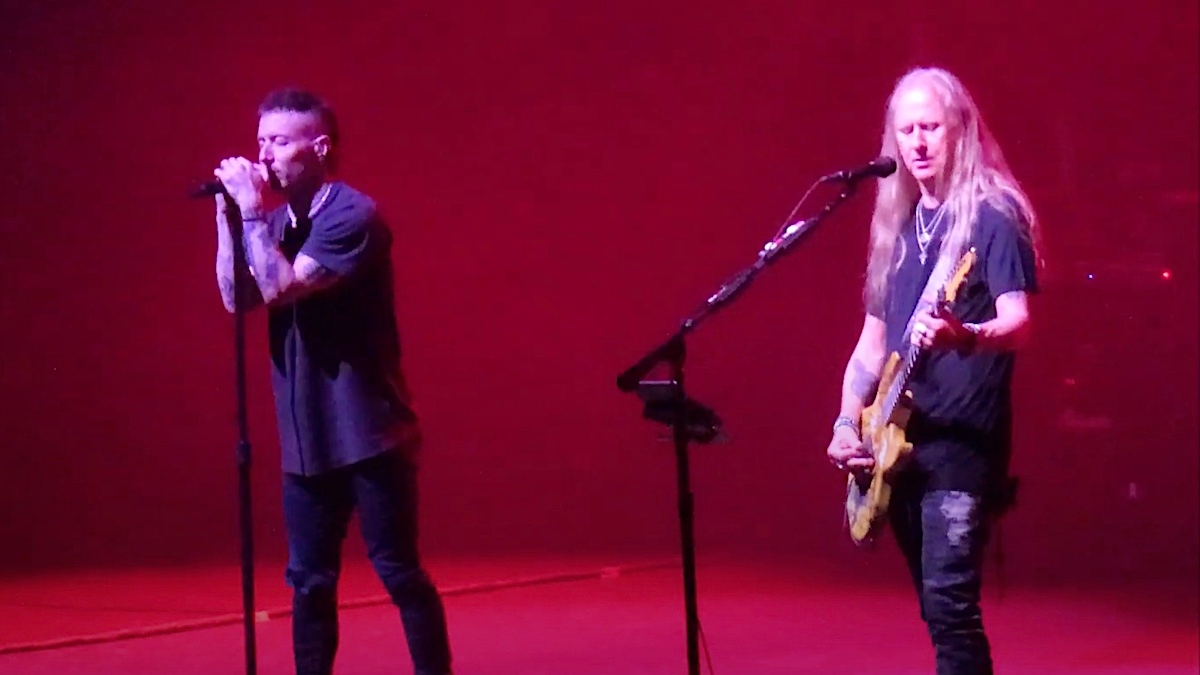 Jerry Cantrell Performs Alice in Chains' 'Hate To Feel' for First Time in 30-Plus Years: Watch