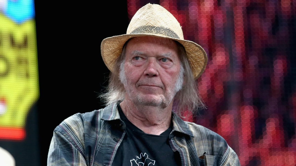 Neil Young's US Citizenship Process Was Slowed by Trump Admin, Daryl Hannah Claims