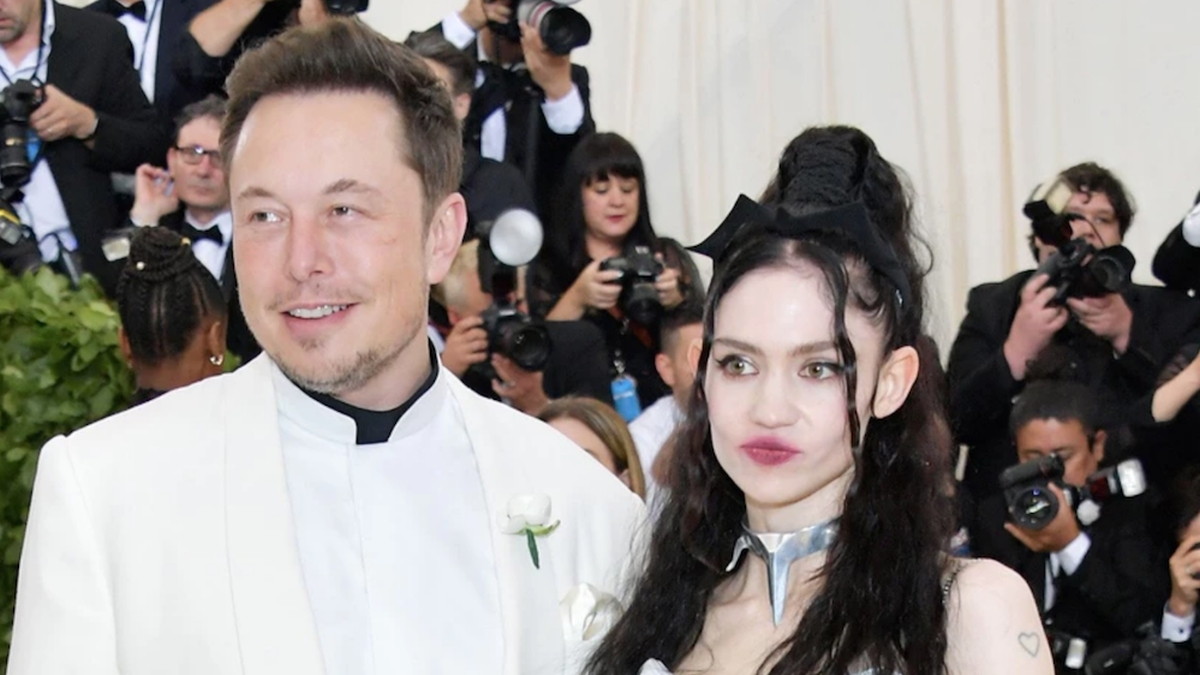 Grimes Turns to Twitter to Beg for Elon Musk's Attention Amid Child's 'Medical Crisis'
