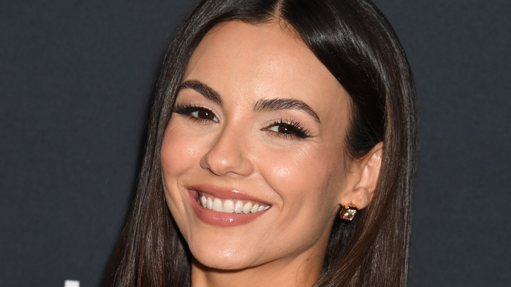 Victoria Justice revisits online 'death threats'