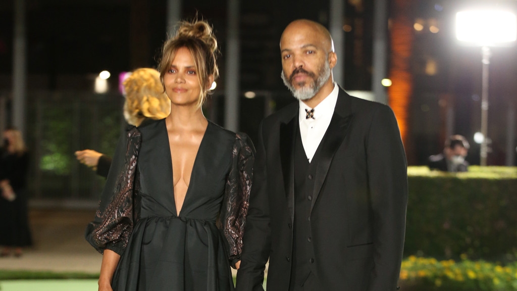 Van Hunt reveals he proposed to Halle Berry