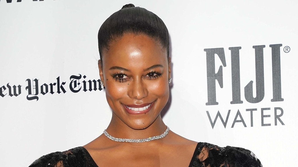 Taylour Paige pregnant with first child