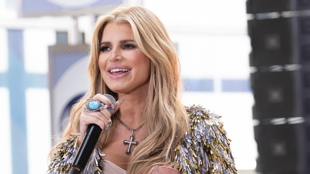 Jessica Simpson is 'ready' to date again