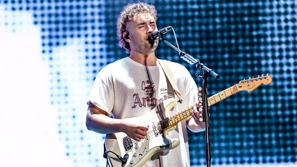 Sam Fender, Lola Young to play BRIT Awards
