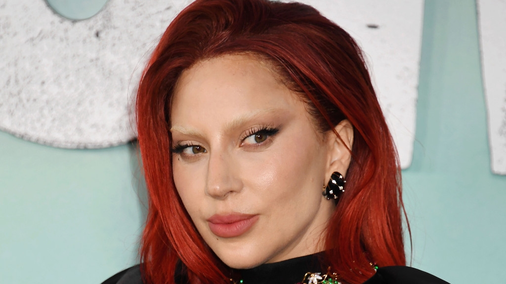 Lady Gaga 'blacks out' in presence of Nine Inch Nails's Trent Reznor