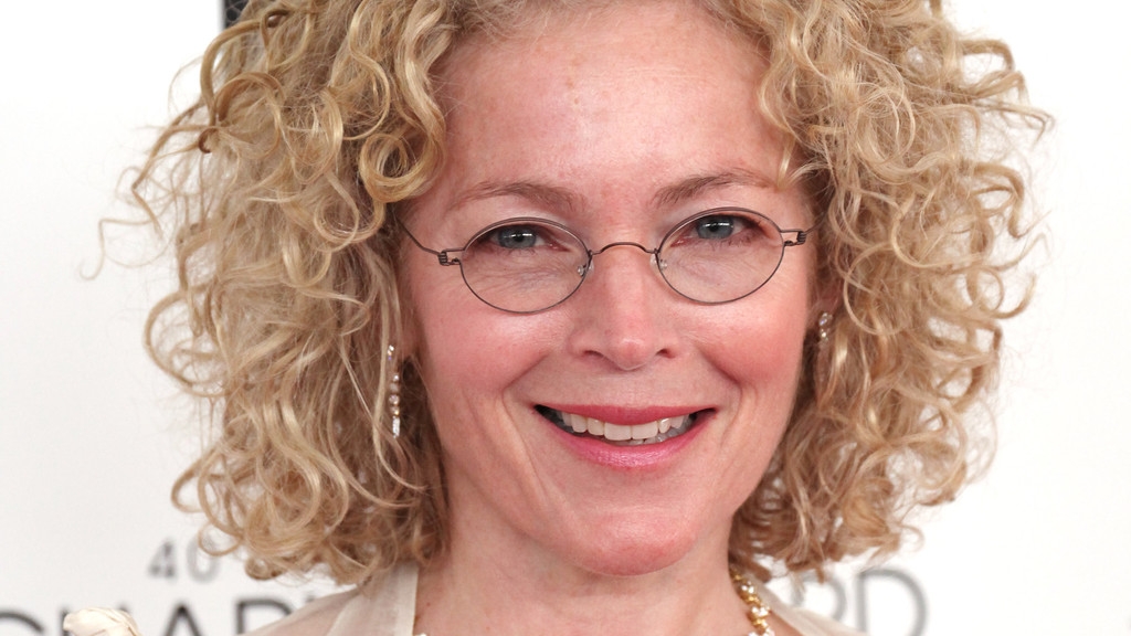 Amy Irving pays tribute to Dallas star mum Priscilla Pointer, dead at 100