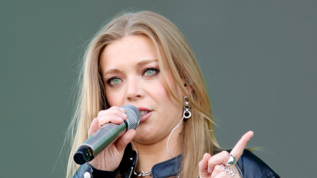 Becky Hill hits back at Jack Whitehall for dubbing her 'Wetherspoons Whitney' at BRITs