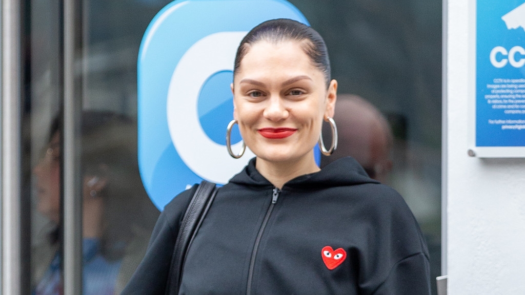 Jessie J experienced 'discomfort' during concert after undergoing 'five breast biopsies'