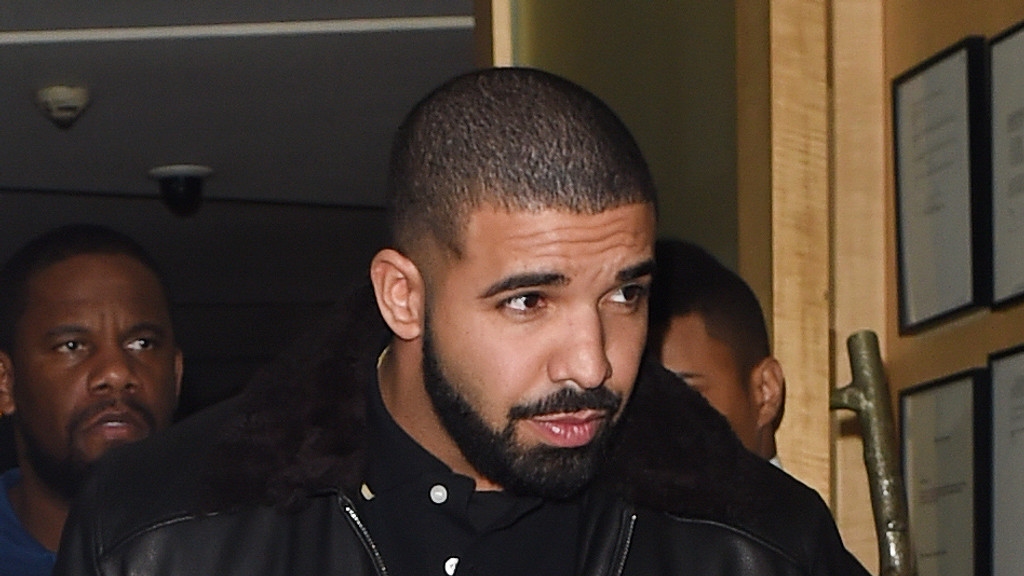 Drake postpones concert due to 'travel logistics'
