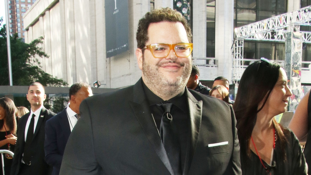 Josh Gad gained 'closure' after reuniting with dad after 20 years