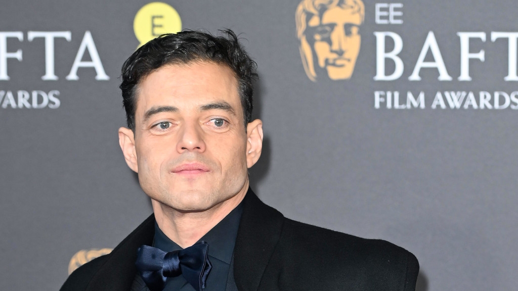 Rami Malek and Emma Corrin split