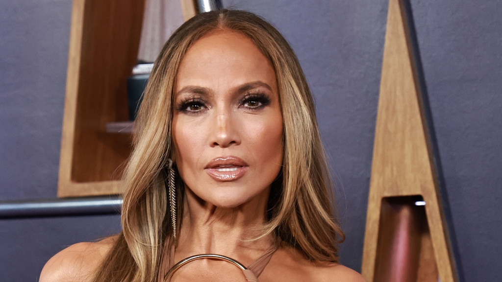 Jennifer Lopez announces Las Vegas residency after cancelling previous tour