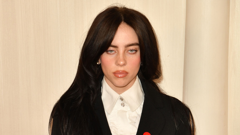 Billie Eilish sweeps board at 51st American Music Awards