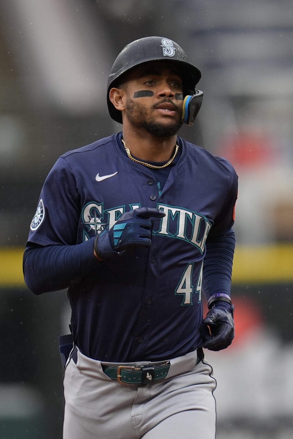 Julio Rodríguez scratched from Mariners' lineup with back tightness, day to day