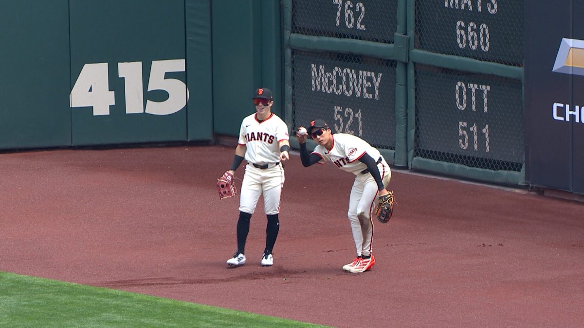 Watch Jung Hoo Lee make wild ‘catch of the decade' during Giants vs. Rays game