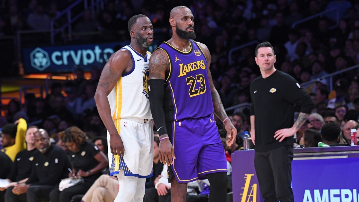 Watch LeBron hilariously troll Draymond after missed free throw