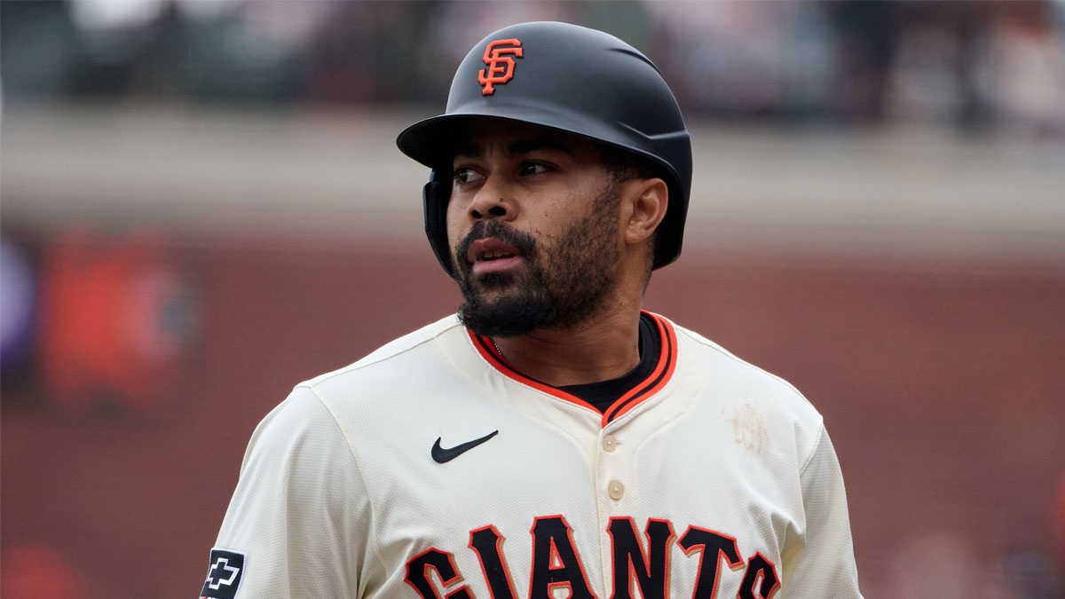 Giants DFA struggling Wade, Huff; Dom Smith signed to contract