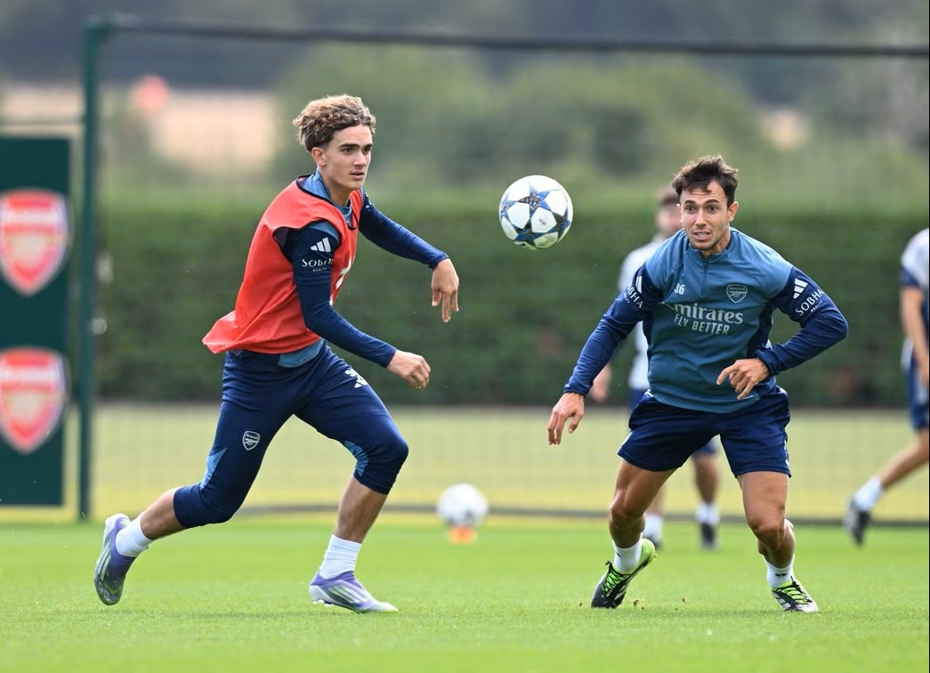 2 Arsenal youth players remain in senior training after Asia tour