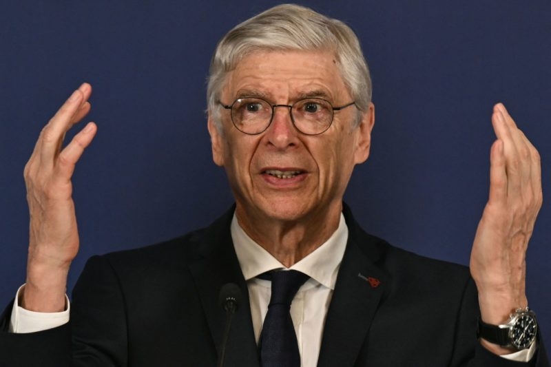 Arsene Wenger backs Arsenal to win PSG tie