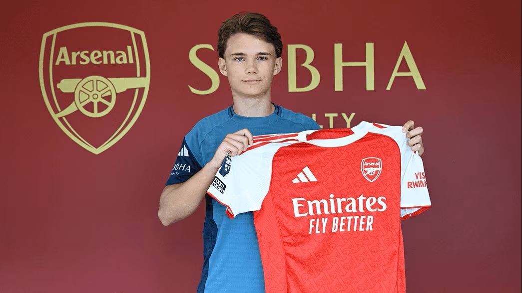 Arsenal agree new contract to avoid free agent departure