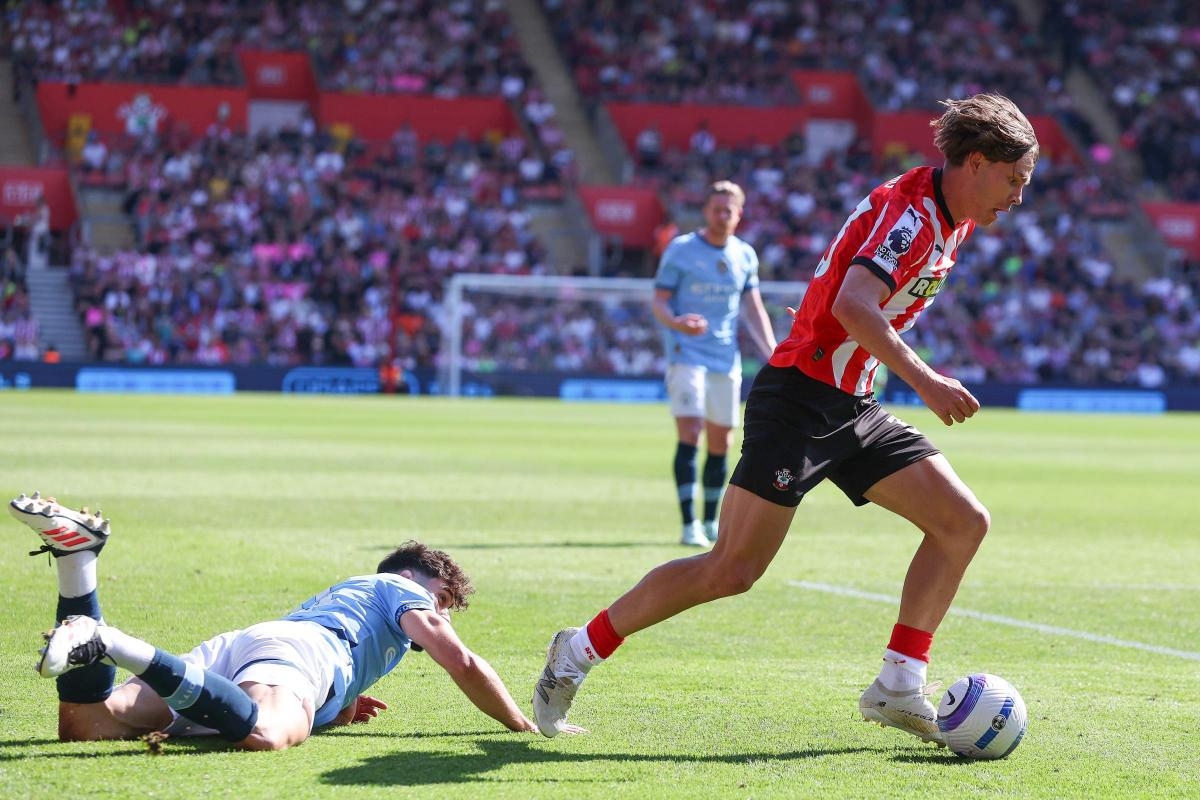 Footage emerges showing absurd referee decision against Saints starlet Dibling