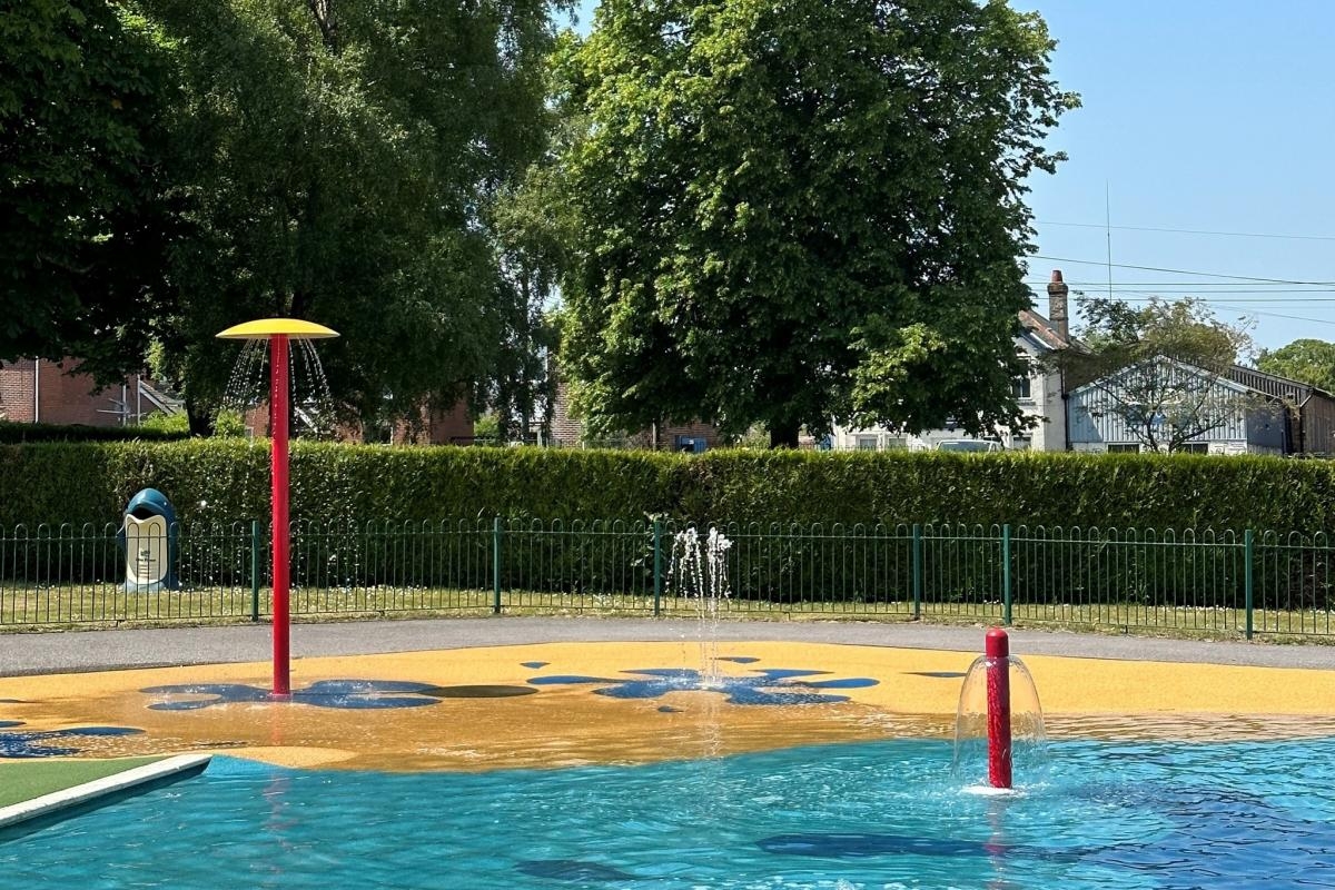 Popular Hedge End paddling pool reopens for the summer