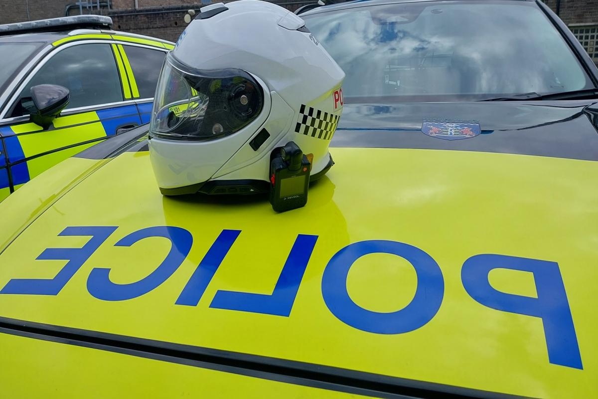 This is how police use motorcycles to catch drivers using their phones