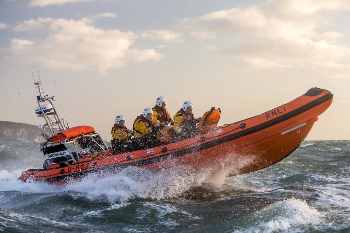 Three people rescued from sinking boat