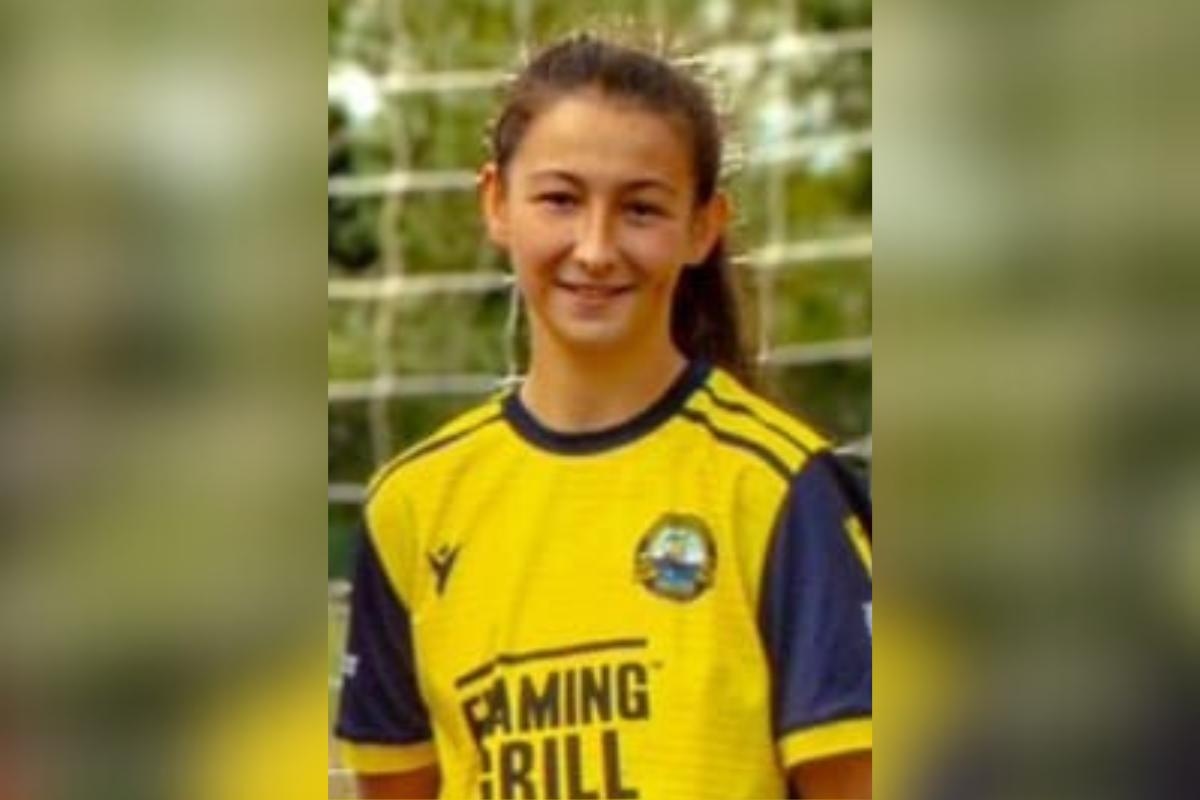 Tribute to 'beautiful girl' after woman, 20, dies following crash on holiday