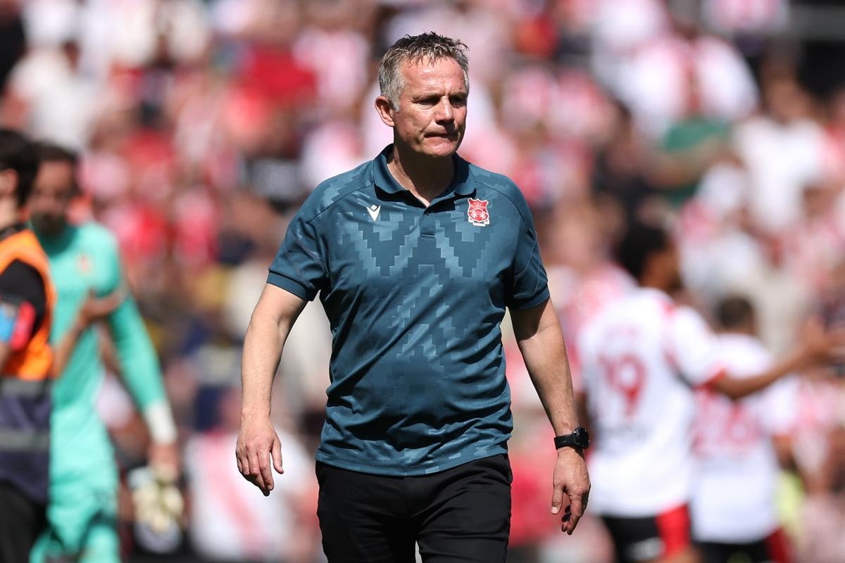 Wrexham's Parkinson fumes at referee decision but credits 'brilliant' Bazunu