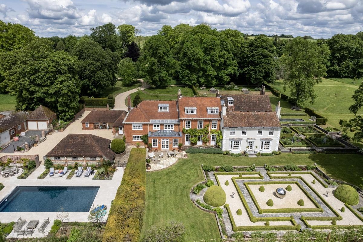Magnificent mansion with pool and wine cellar up for sale for £4.25 million