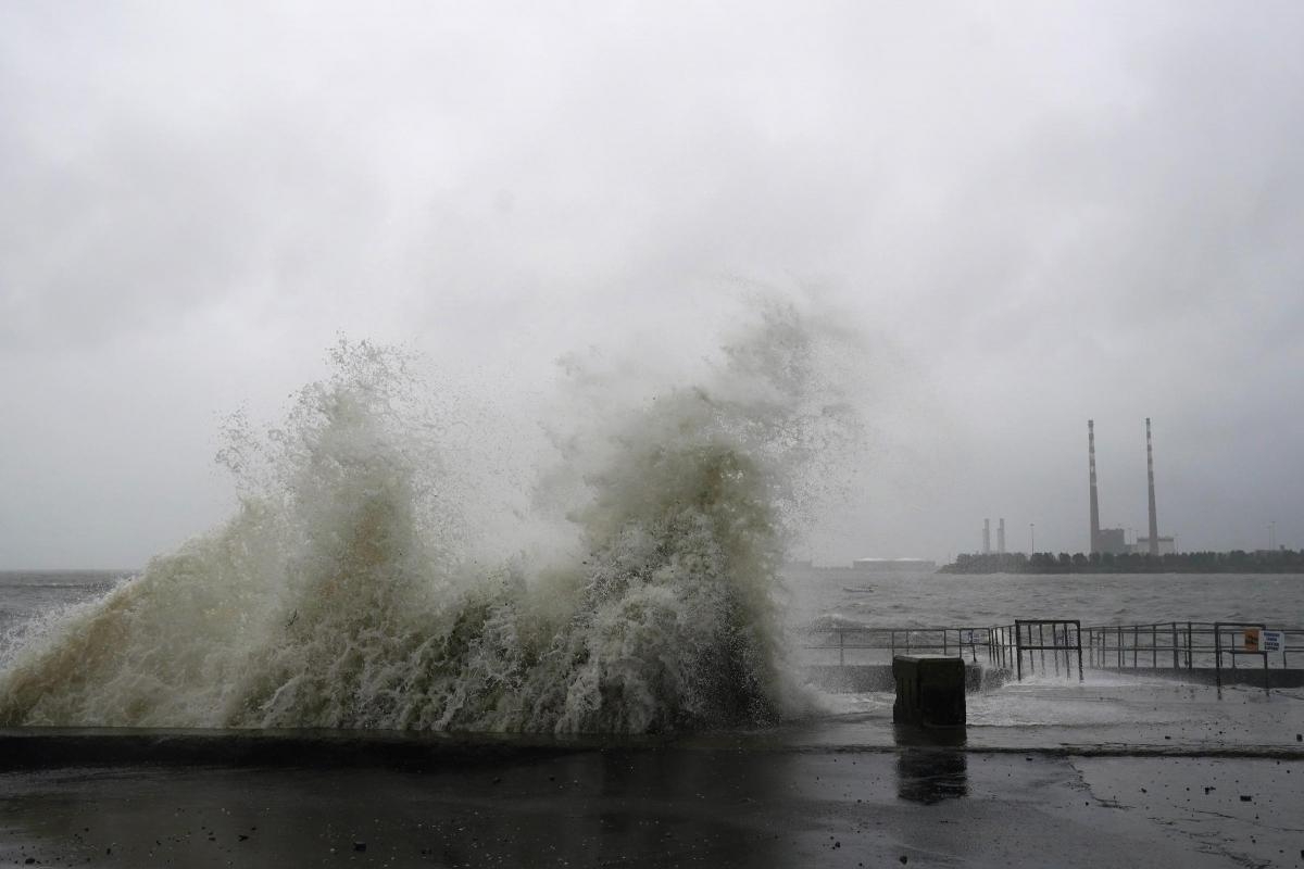 Storm Herminia tracker shows the exact time strong wind and rain will hit UK