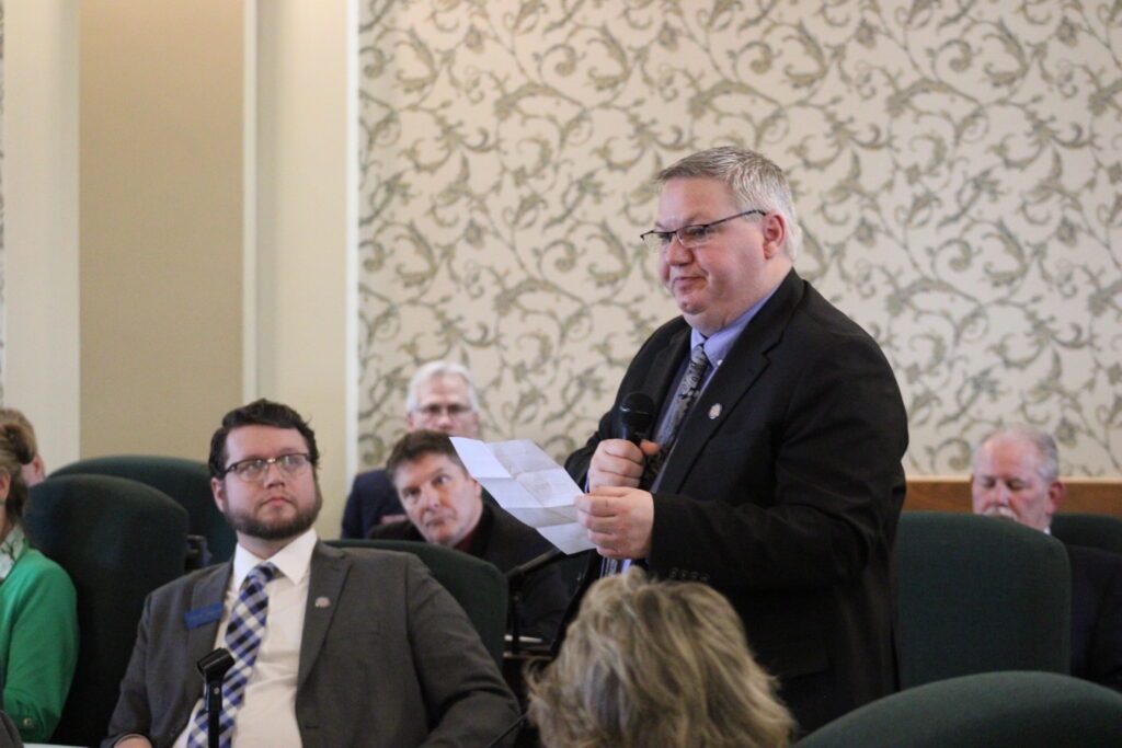 Motions to expel, censure Sen. Ellsworth fail