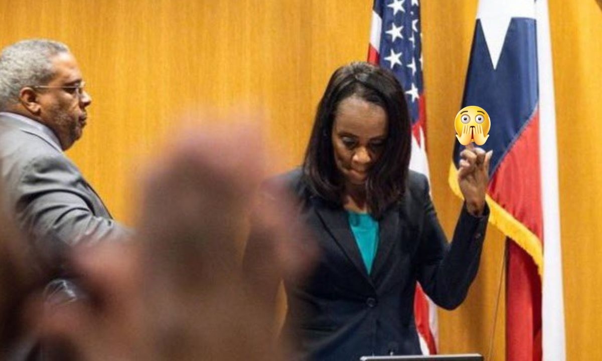 Simmons' Middle Finger Filibuster: Tarrant County Meeting Turns Juvenile