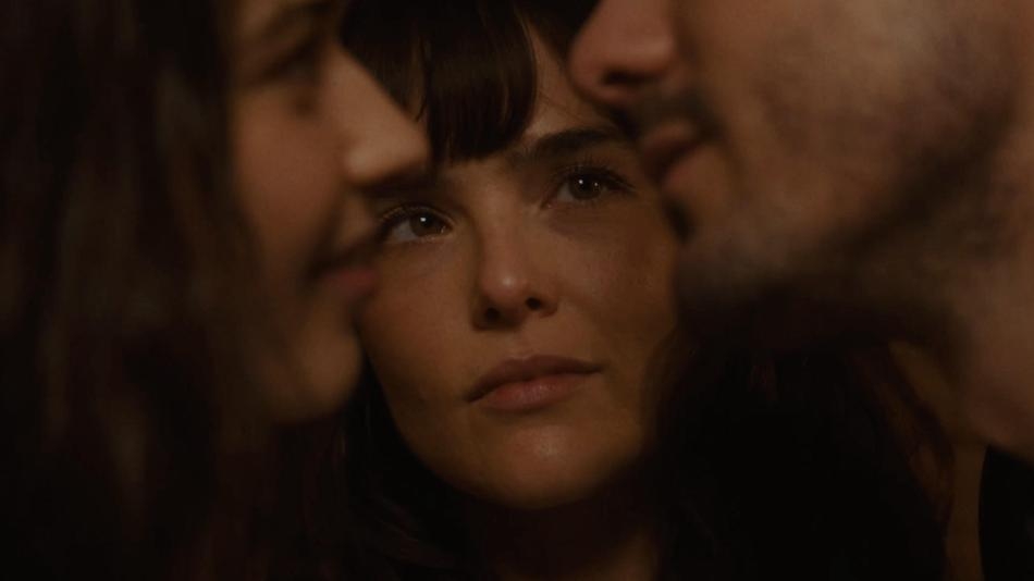 ‘The Threesome' Review: Zoey Deutch Shines In Rom-Com With Complications