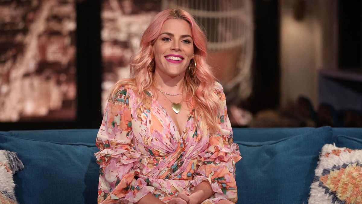 Busy Philipps Calls Being Late-Night's Only Female Host The 'Dumbest Glass Ceiling Of All Time'