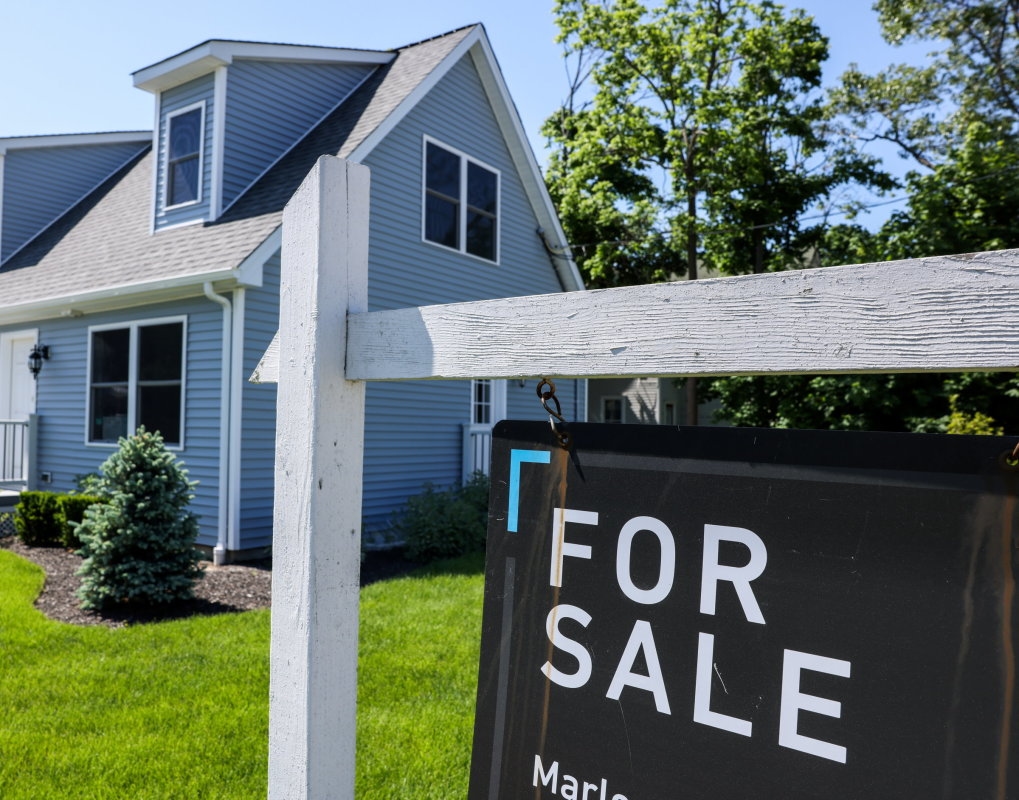 Buying a New Home? Watch Out for These Neighborhood Red Flags, Say Experts