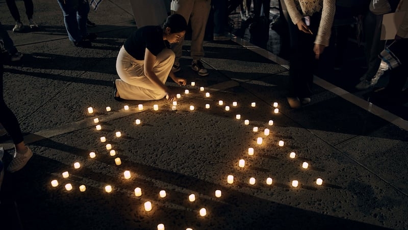 How much has antisemitic violence risen in the U.S. and globally?