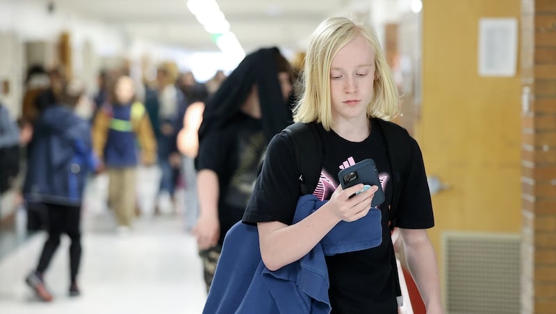 Hang Up! Bill prohibiting cellphones in Utah's K-12 classrooms moves closer to becoming ‘default' statute