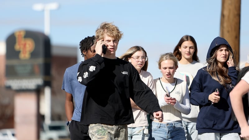 Teens sound off on proposed law to prohibit cellphones in classrooms